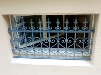 Historische und neue Fenstergitter